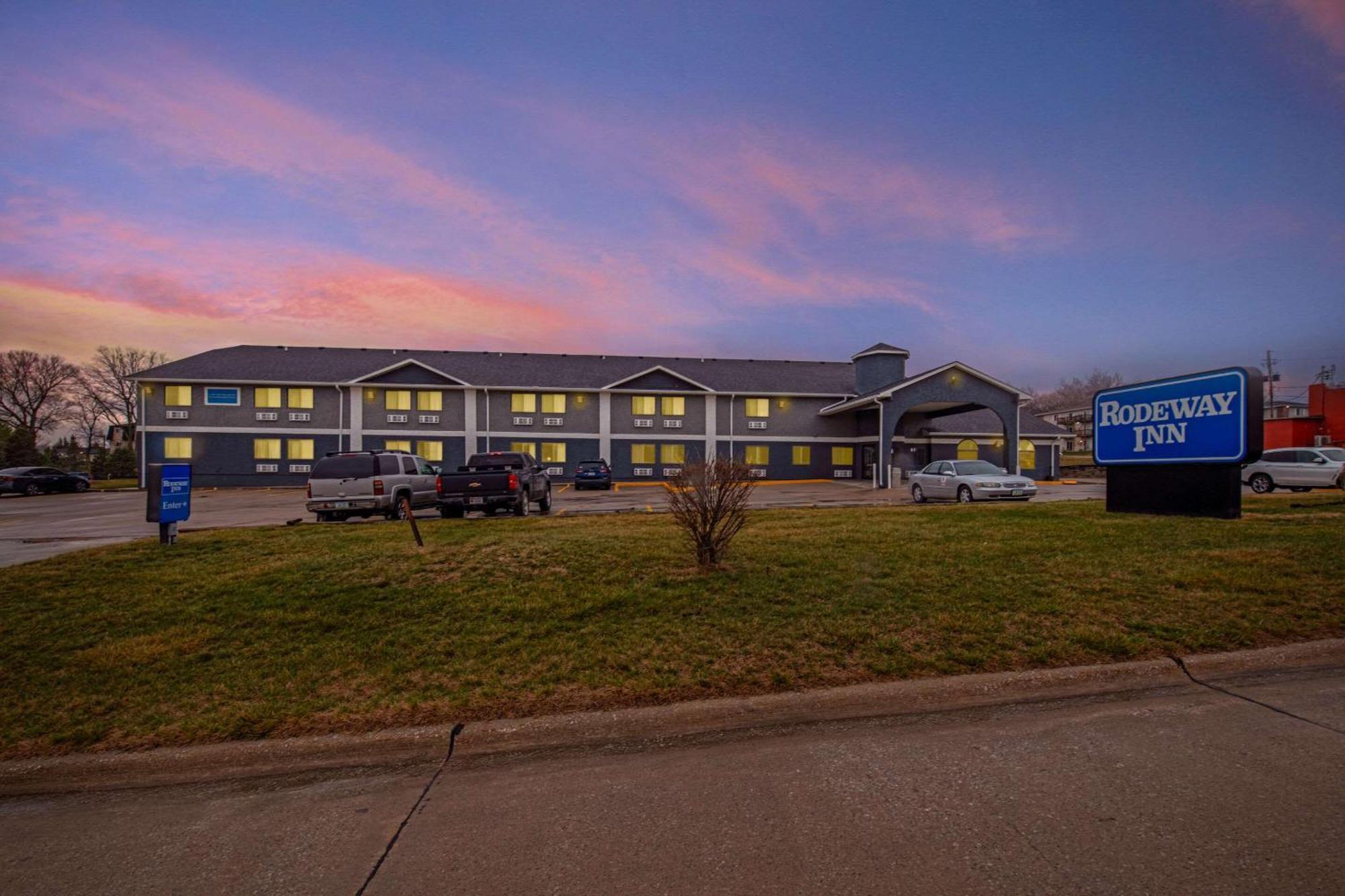 Rodeway Inn Red Oak Exteriér fotografie